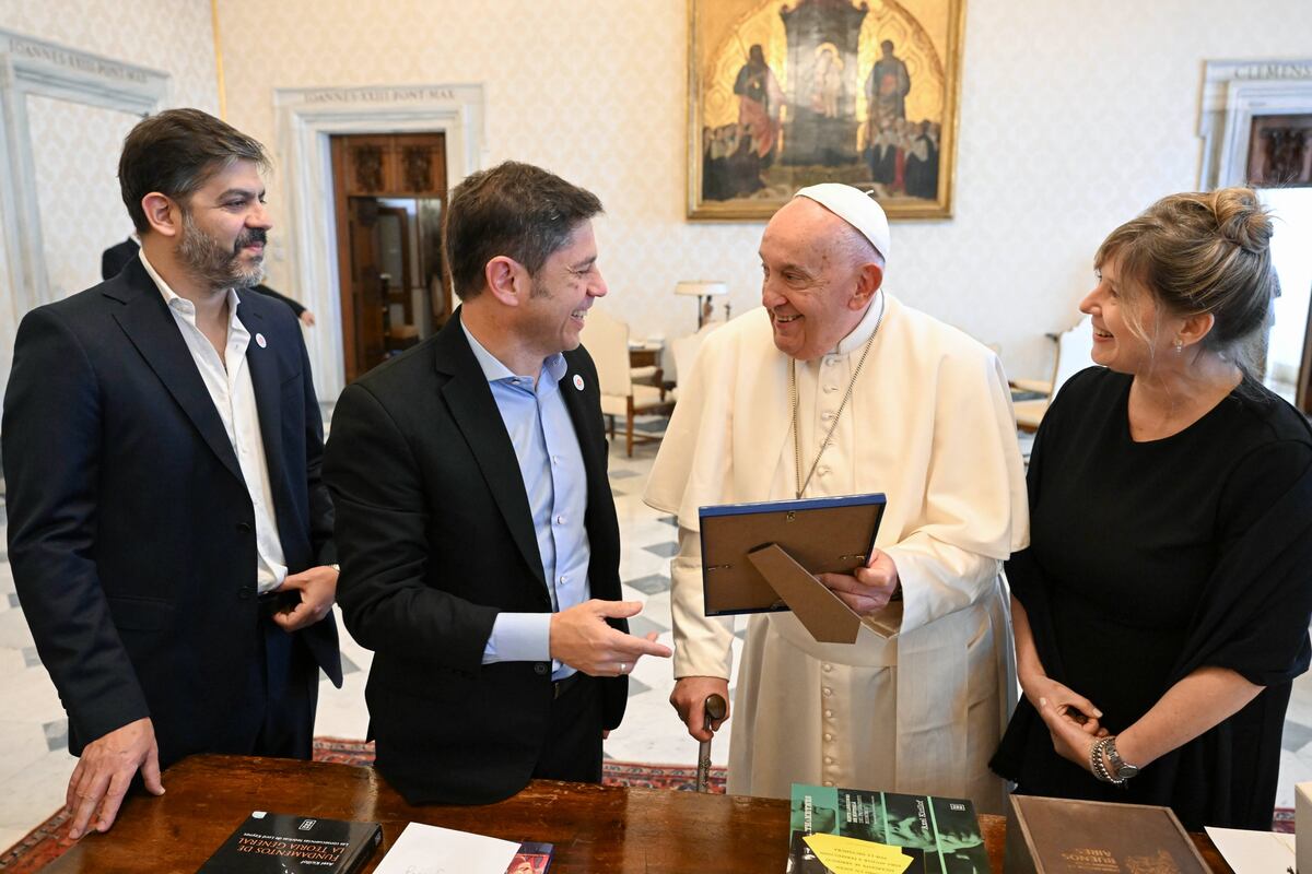 Axel Kicillof, referente del kirchnerismo y gobernador de Buenos Aires, con el Papa. (La Voz / Archivo)
