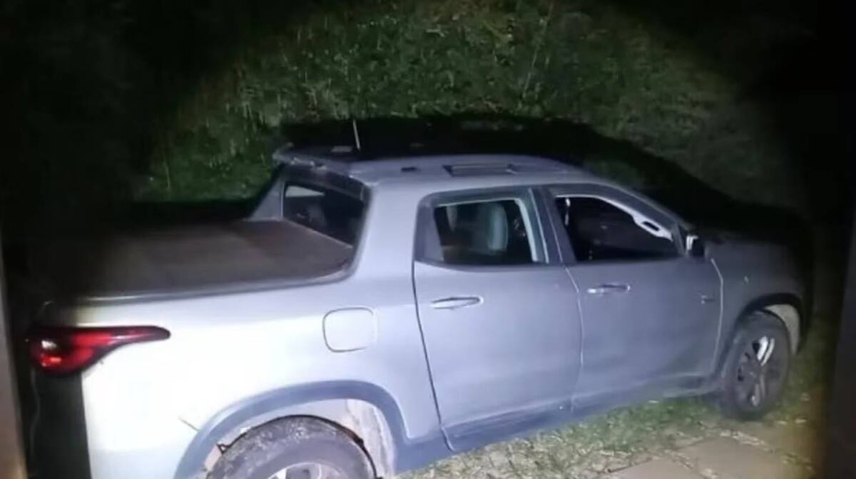 Los cuerpos de las víctimas fueron encontrados en un auto abandonado en una de sus propiedades. (Foto: gentileza CNN Brasil).