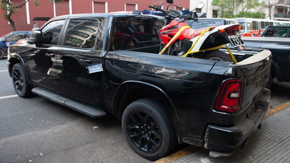 La flota de autos y motos de alta gama que le incautaron a Jorge Castillo, “el rey de la Salada”. (Infobae)