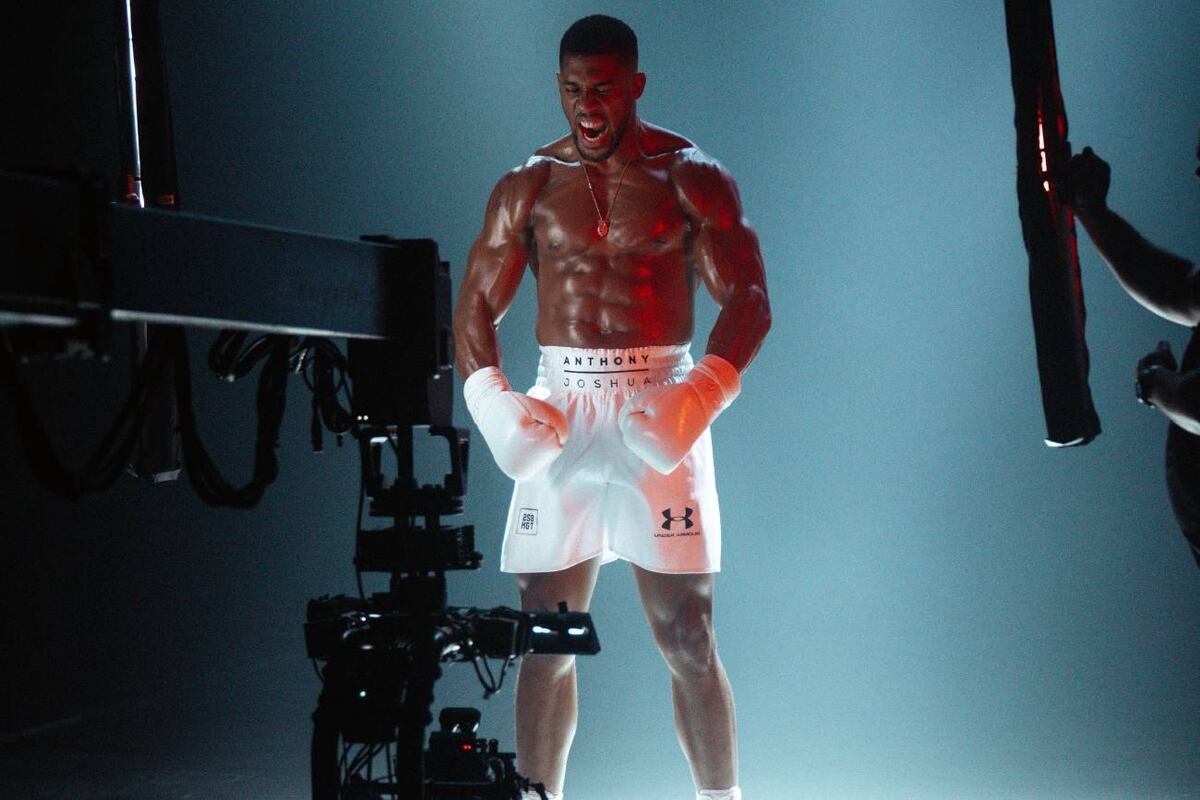 Además de las evidentes diferencias que acusan las trayectorias de Paul y Joshua, el británico aventaja al estadounidense significativamente en el aspecto físico. (Crédito: X/@anthonyjoshua)