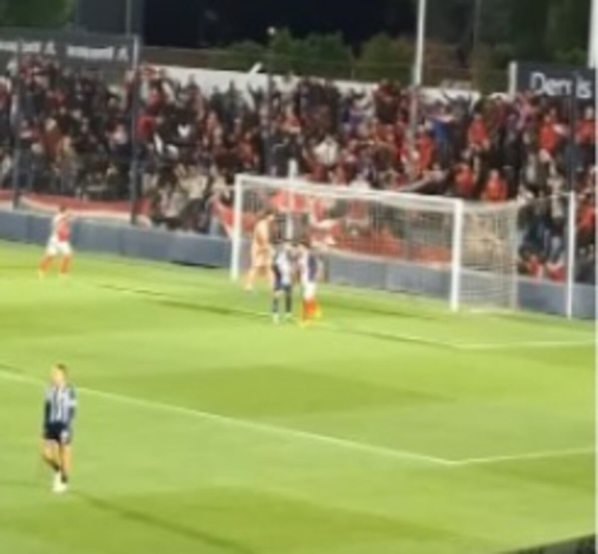 El gol de Seimandi en la popular de la calle Lawson donde estaba la hinchada de Matienzo de Monte Buey.