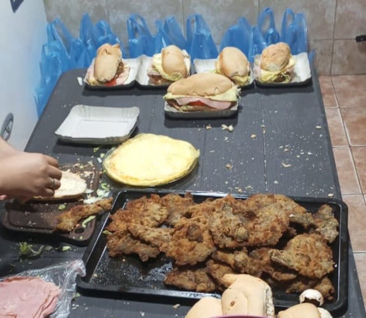 En total, entregaron 138 viandas durante las fiestas.(Gentileza)