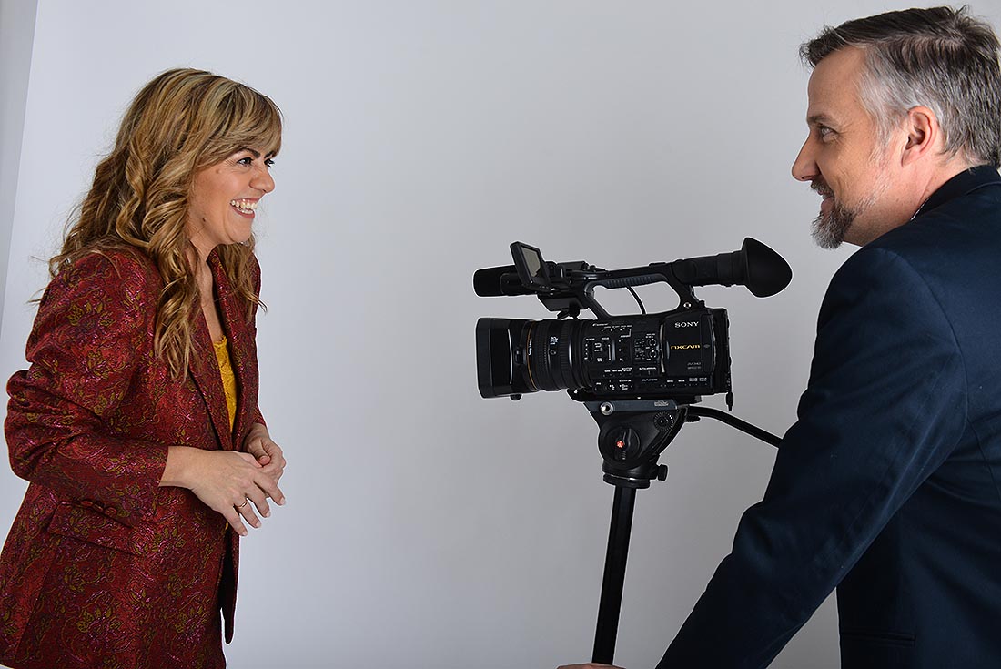 Florencia Ripoll y Federico Giammaria, conductores de Voz y Voto (José Hernández / La Voz).