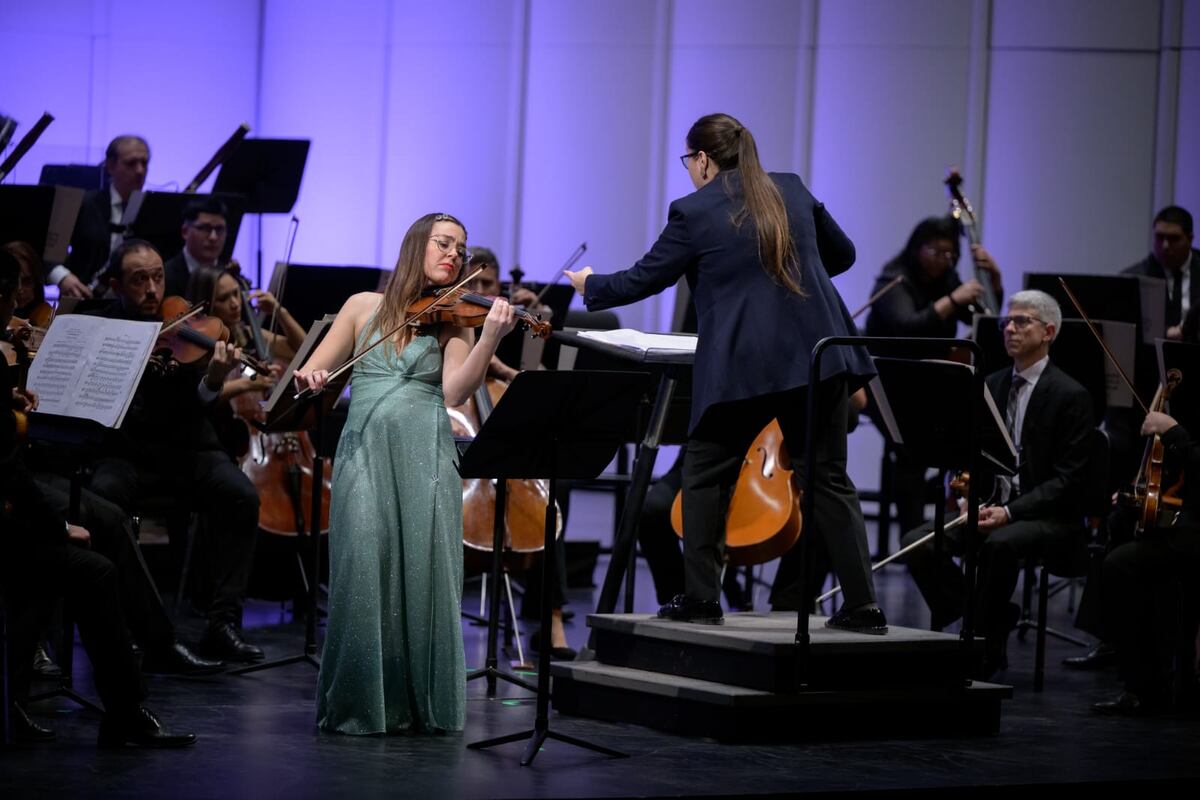 En agosto del 2025, Lucía Luque tocando como solista en Uruguay. (Gentileza)