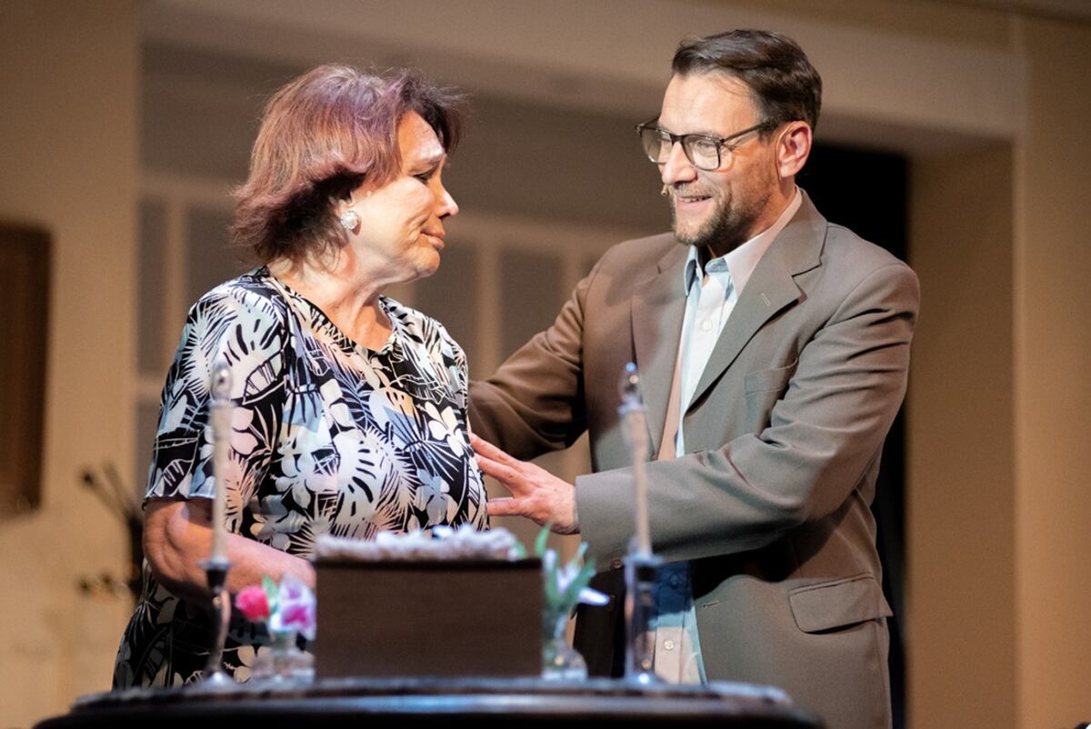 Betiana Blum y Sergio Surraco, madre e hijo en la ficción. Fotos de Prensa.