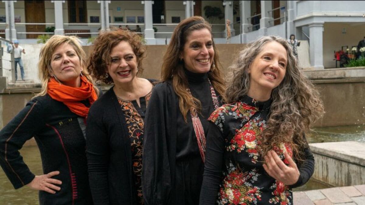 Vivi Pozzebón, Marcela Benedetti, Alejandra Tortosa y Soledad Escudero, las cantantes de De Boca en Boca. (Oficina de Artistas)