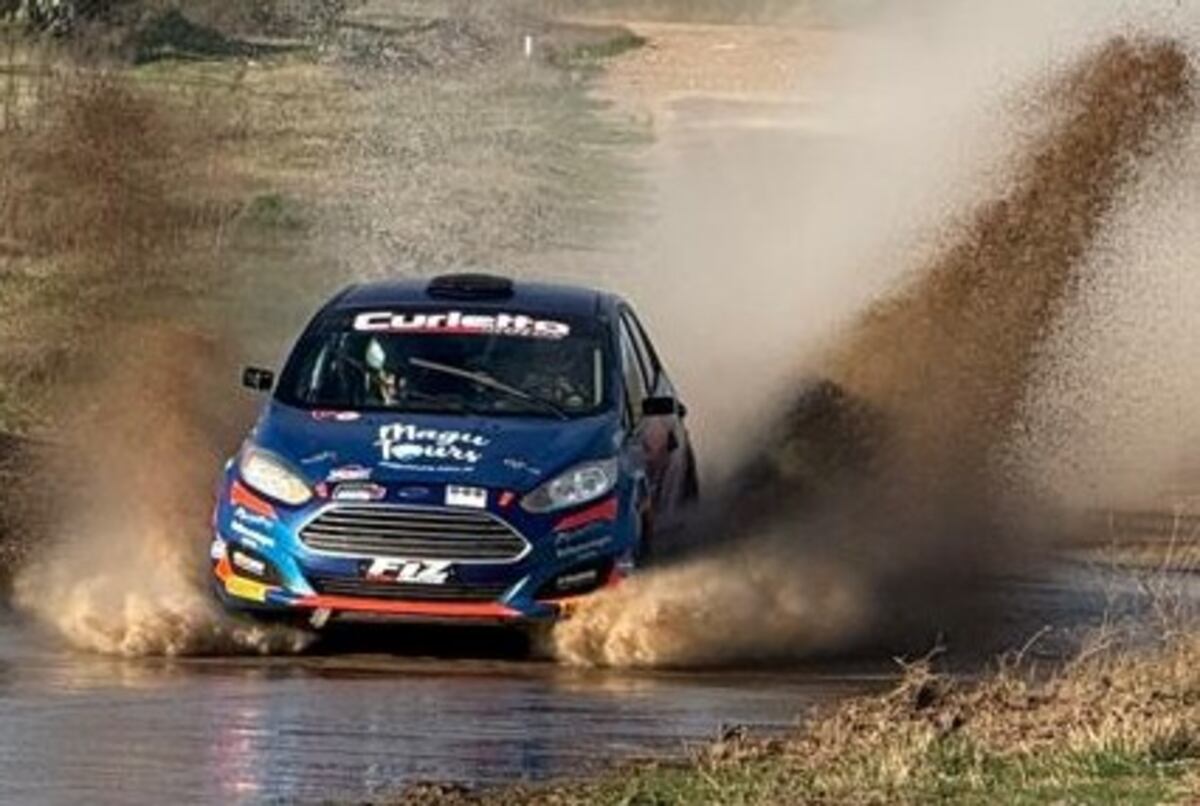 Pablo Curletto, navegado por Mara Zazu, vendedores en RC5. (Gentileza)