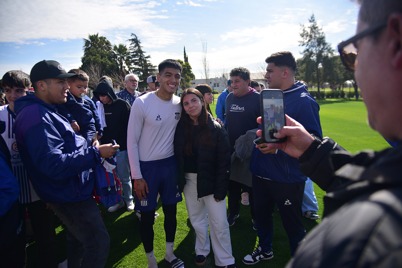 Experiencia Talleres para socias y socios. Pueden acceder a un entrenamiento del plantel profesional y tienen un momento de contacto con futbolistasFoto: Pedro Castillo / La Voz 