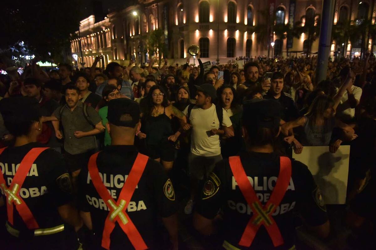 cacerolazo en patio olmos