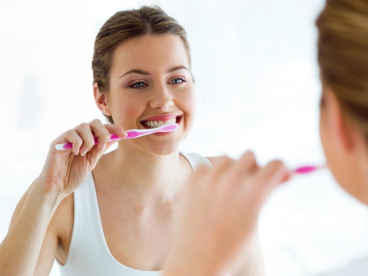 Si cepillás tus dientes con más fuerza de lo que deberías, podés dañar tu esmalte.