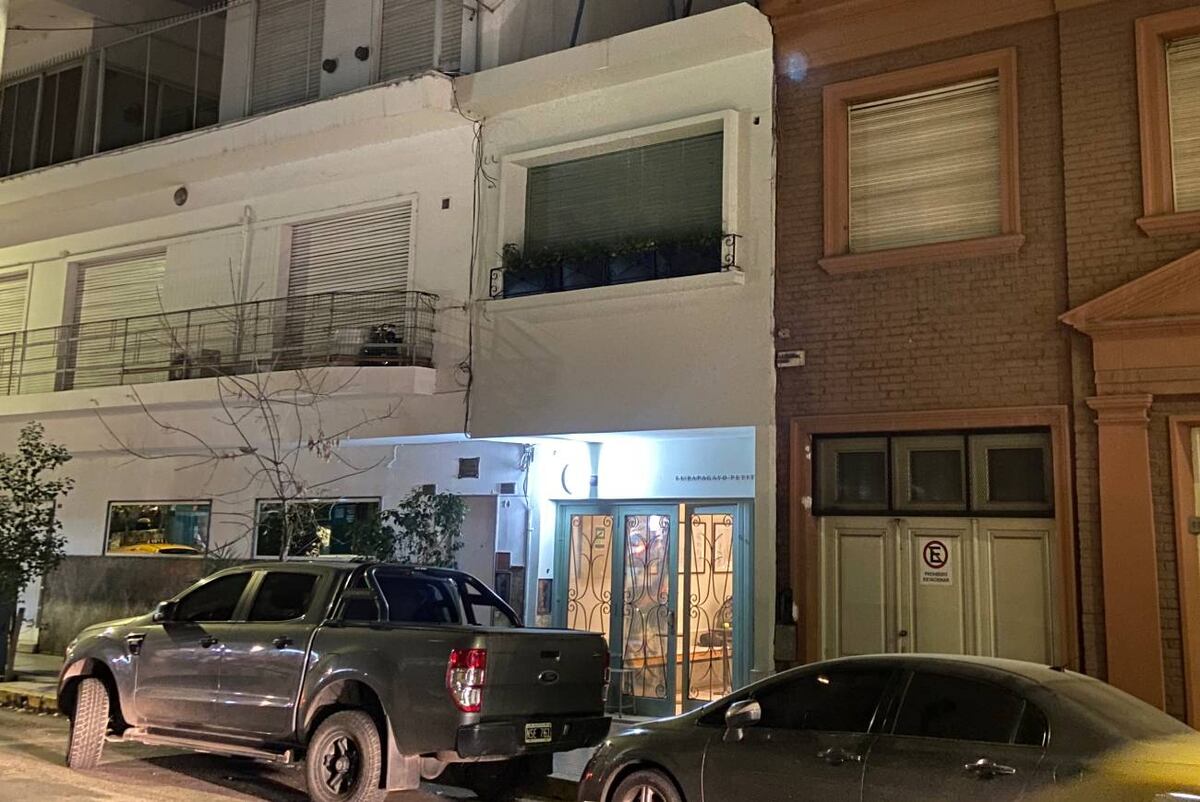 La casa en cuyo garaje hoy funciona El Papagayo Petit, un café que sumará un hotel boutique.