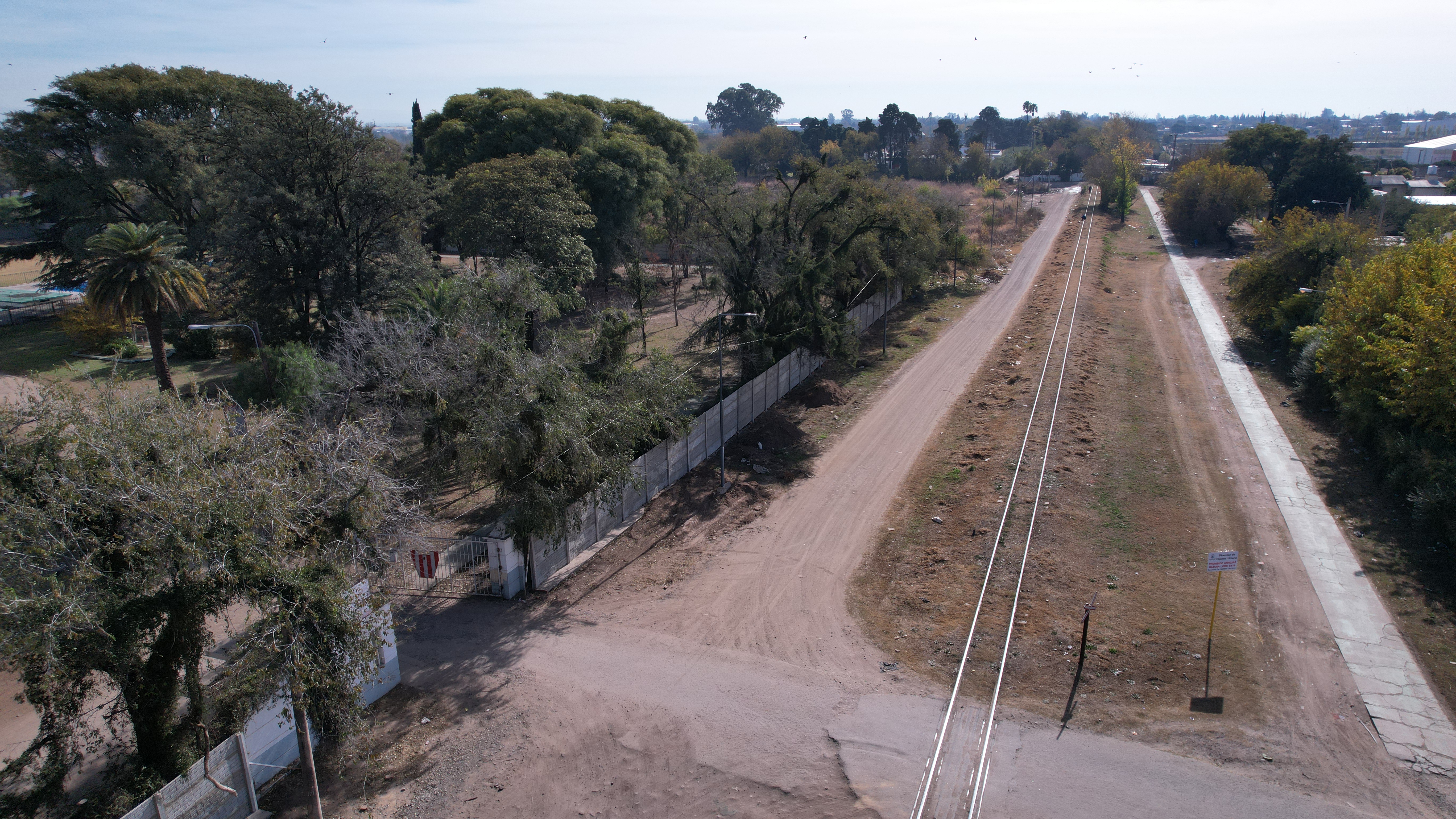 Así quedó el paredón que construyeron alrededor del predio de la Gloria. (Foto: Prensa IACC).
