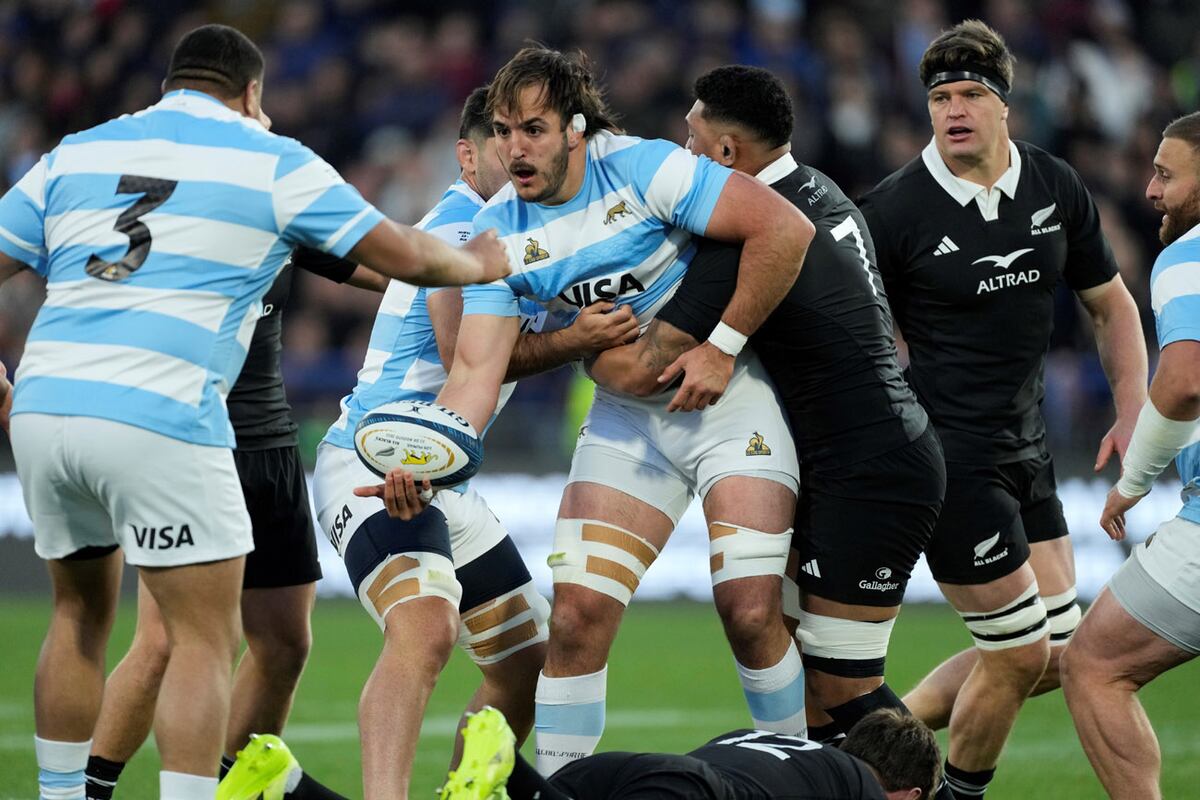 Franco Molina, segunda línea del seleccionado argentino de rugby que venció a los All Blacks en Buenos Aires.  (AP)
