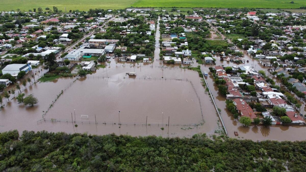 Obispo Trejo bajo el agua. Sufre la tercera inundación en los últimos 10 años. (Gentileza Marcelo Gaido)