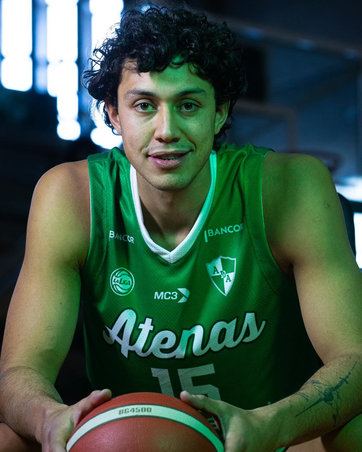 Atenas presentó la nueva camiseta, que usará en la temporada 2025/2026 de la Liga Nacional. (Ignacio Lingua / Prensa Atenas)