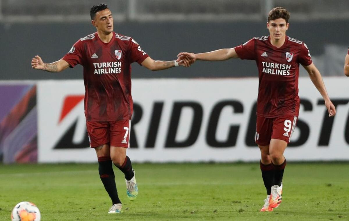Julián Álvarez y Matías Suárez, dos cordobeses que son titulares y brillan en River. (AP/archivo)