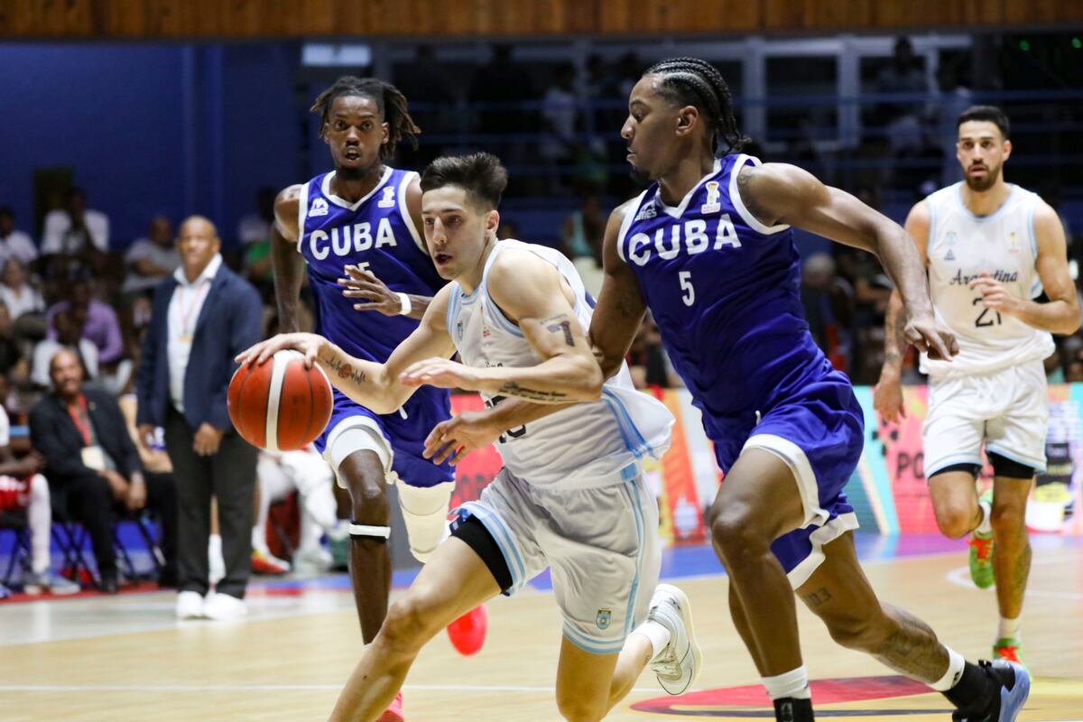 La selección de básquet de Argentina ante Cuba. (Prensa CAAB).