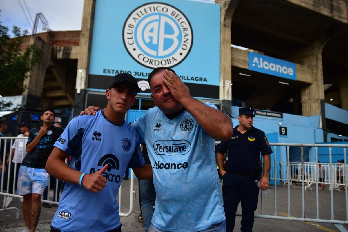 Hinchas de Belgrano en la previa del clásico con Talleres en Alberdi para el Cara 'e Cancha. (La Voz)