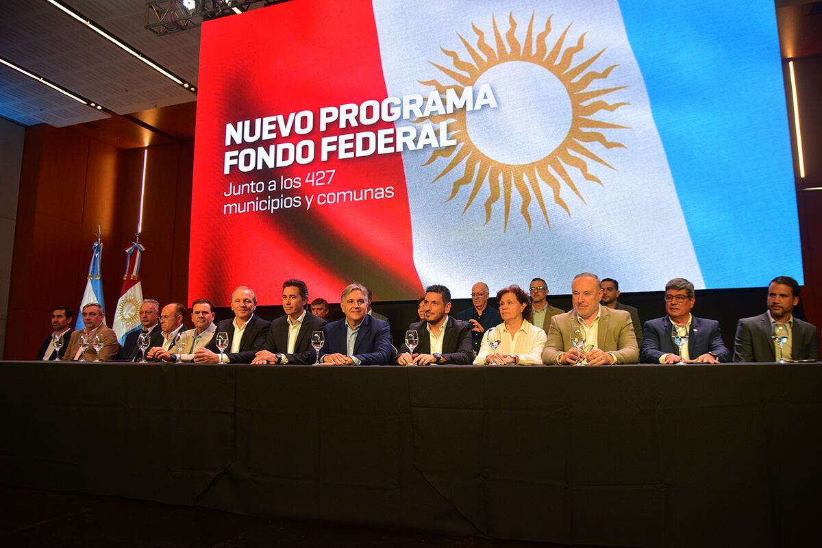 Nuevo acuerdo Fondo Federal. El gobernador Martín Llaryora encabeza un acto importante con la mayoría de los intendentes. (Pedro Castillo / La Voz)