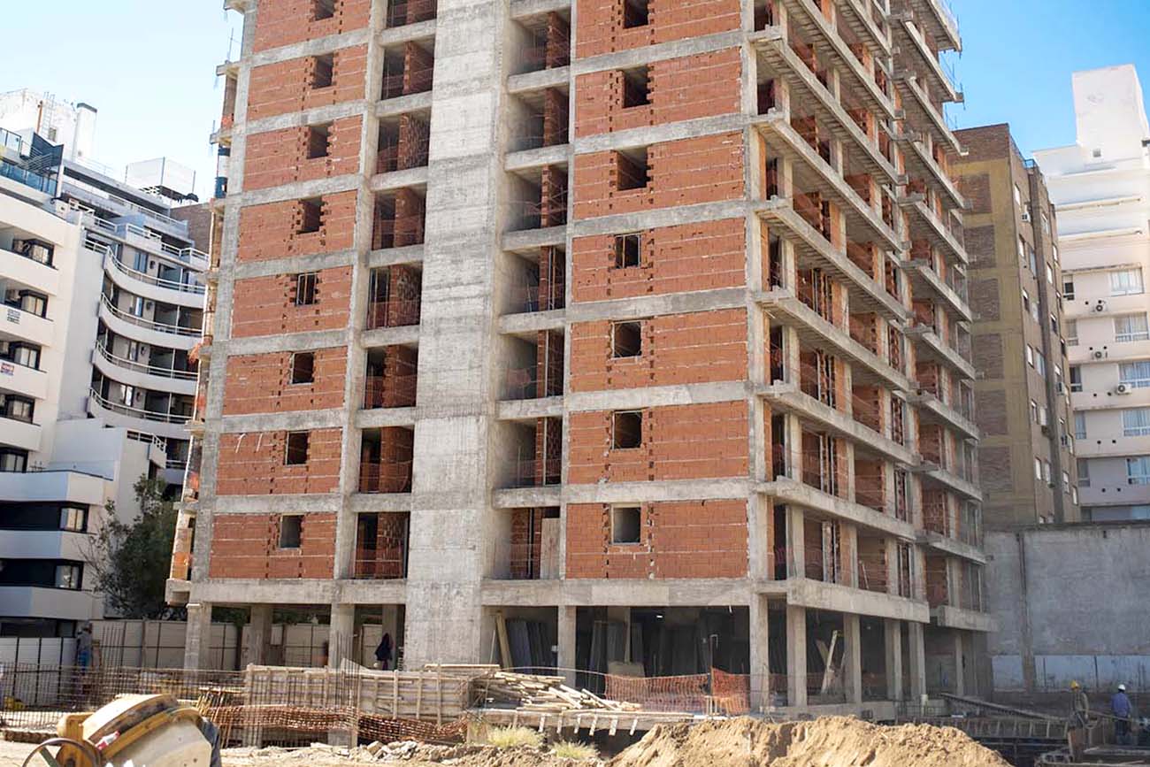Según el Indec, el costo de la construcción tuvo una suba interanual de 113,4% en abril de 2023, mientras que el alza en materiales fue de 109,6%.