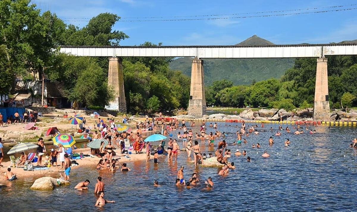 El río Cosquín, uno de los más elegidos. (Foto: Agencia Córdoba Turismo)