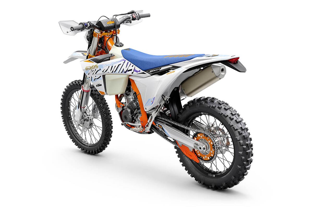 La KTM 350 EXC-F Six Days es una moto producida en serie, con un diseño asociado a la bandera de nuestro país.