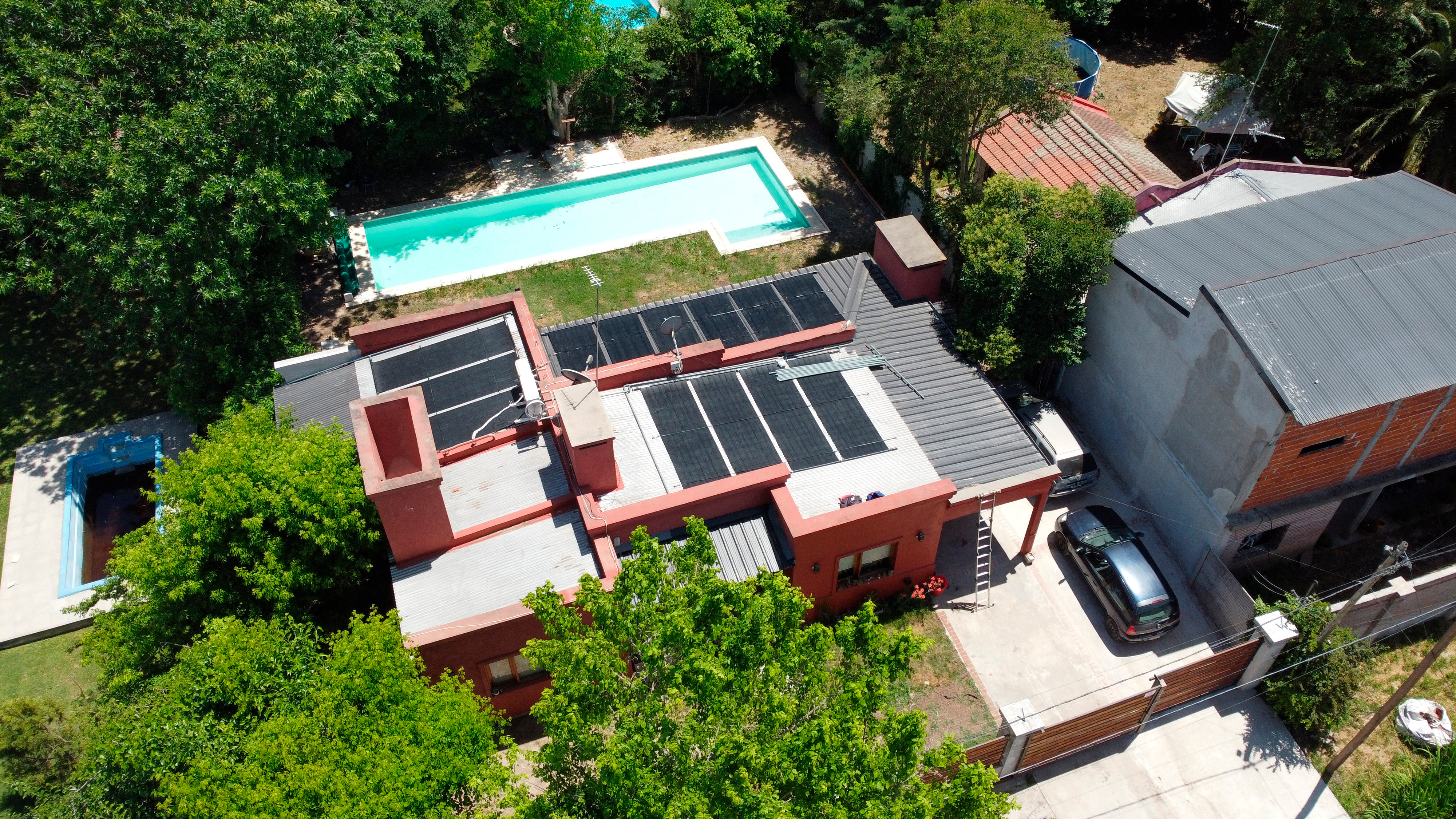 Climatizar piscinas es una de las posibilidades que brinda la energía solar (imagen gentileza Good Energy).