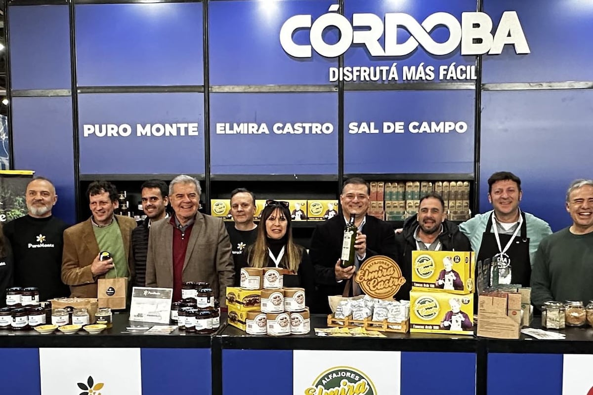 Darío Capitani, presidente de la Agencia Córdoba Turismo, y Sergio Busso, ministro de Bioagroindustria.