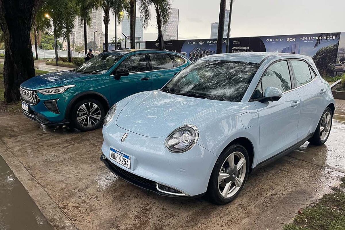 Fue diseñado por Emanoel Derta, quien anteriormente trabajó en Porsche en varios de sus modelos más reconocidos.