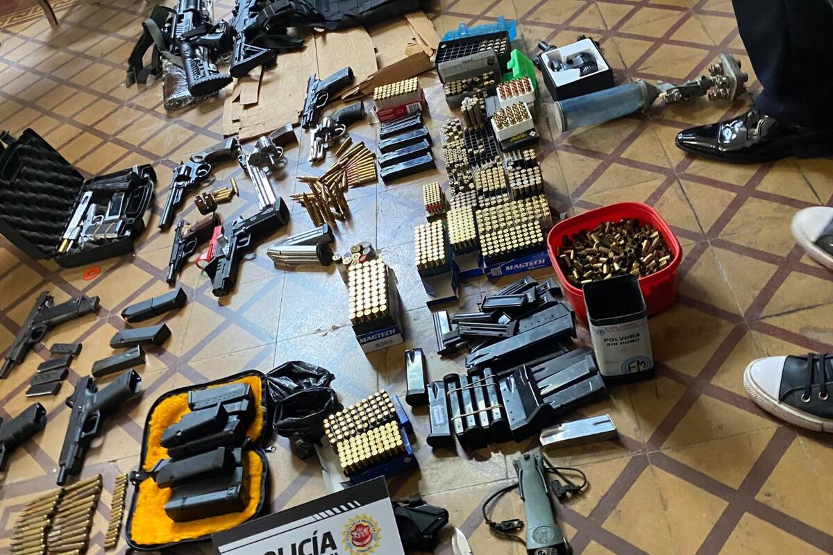 Encontraron un arsenal en barrio General Bustos. (Policía).