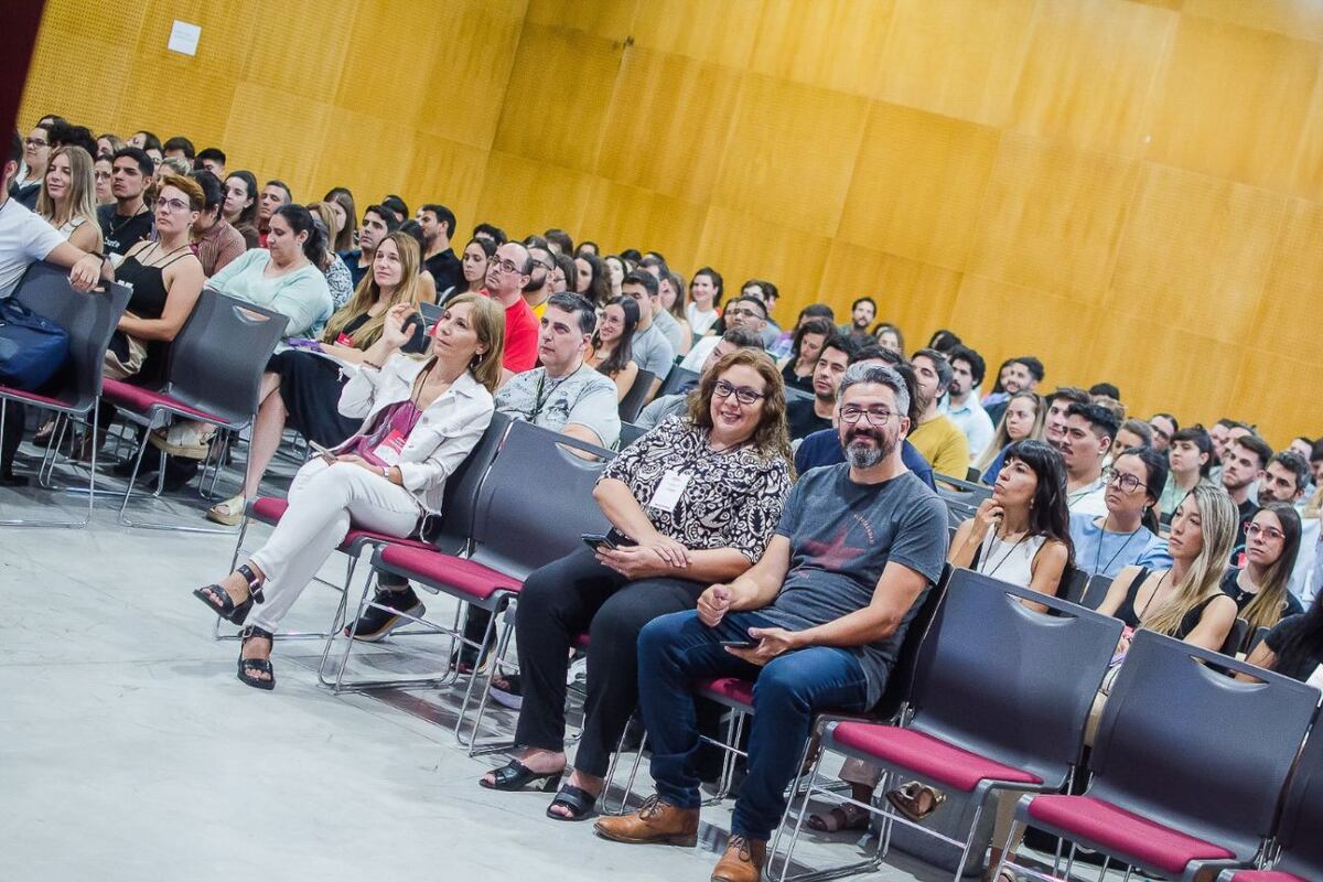 El pasado viernes 17 de marzo se expusieron las últimas tendencias de la industria digital y redes sociales, estrategias de contenidos, casos de éxito, buenas prácticas y herramientas digitales para optimizar procesos.