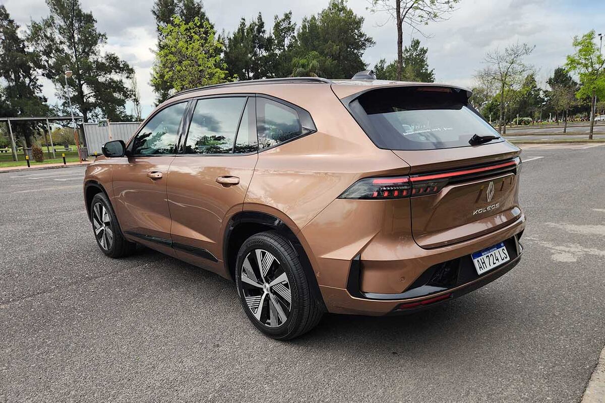 El Koleos Techno es la versión estéticamente más conservadora. A pesar de su corte 100% urbano, ofrece tracción integral.