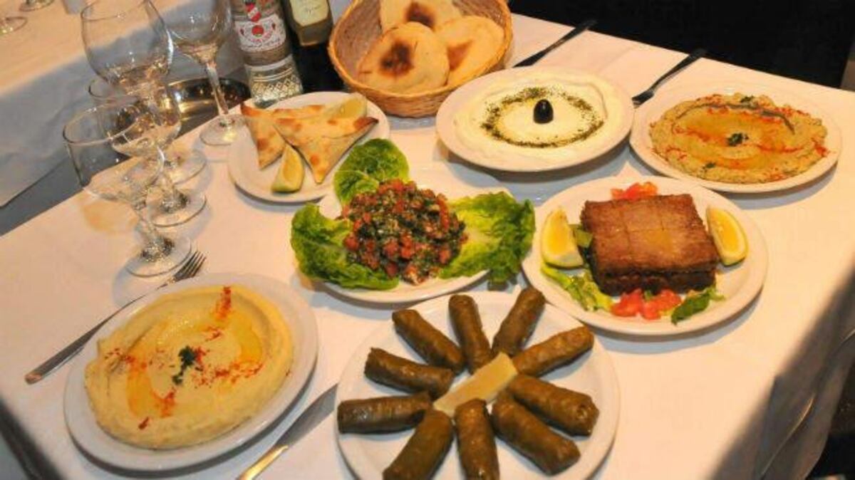 Al Malek es una de las opciones, con cocina que cierra tarde y variedades árabes.