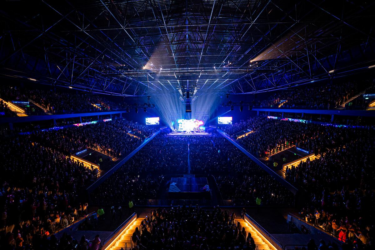 Emilia en su primer show en el Movistar Arena (Foto: @simon_canedo)