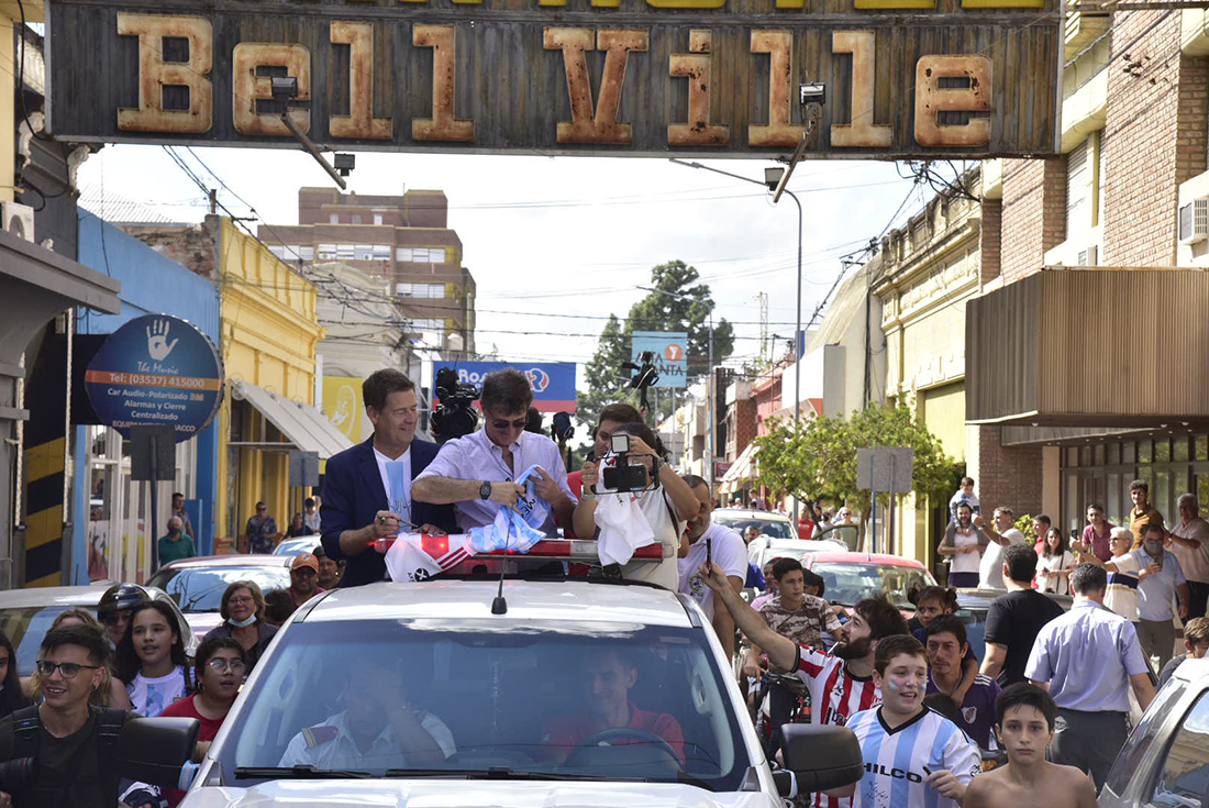 Caravana en homenaje a Mario Alberto Kempes en Bell Ville. (Martín Llampallas/LaV/z)