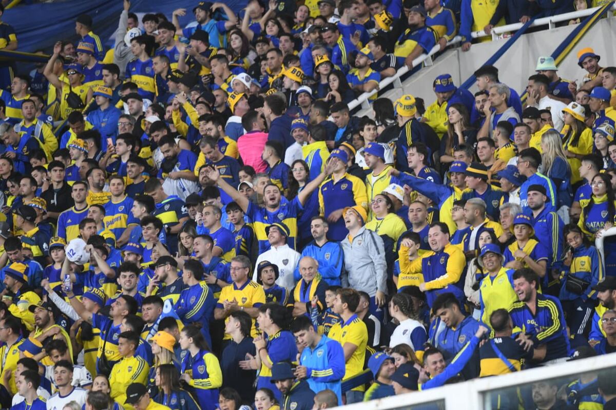 Hinchas en el Kempes. Boca vs Estudiantes (Javier Ferreyra / La Voz)