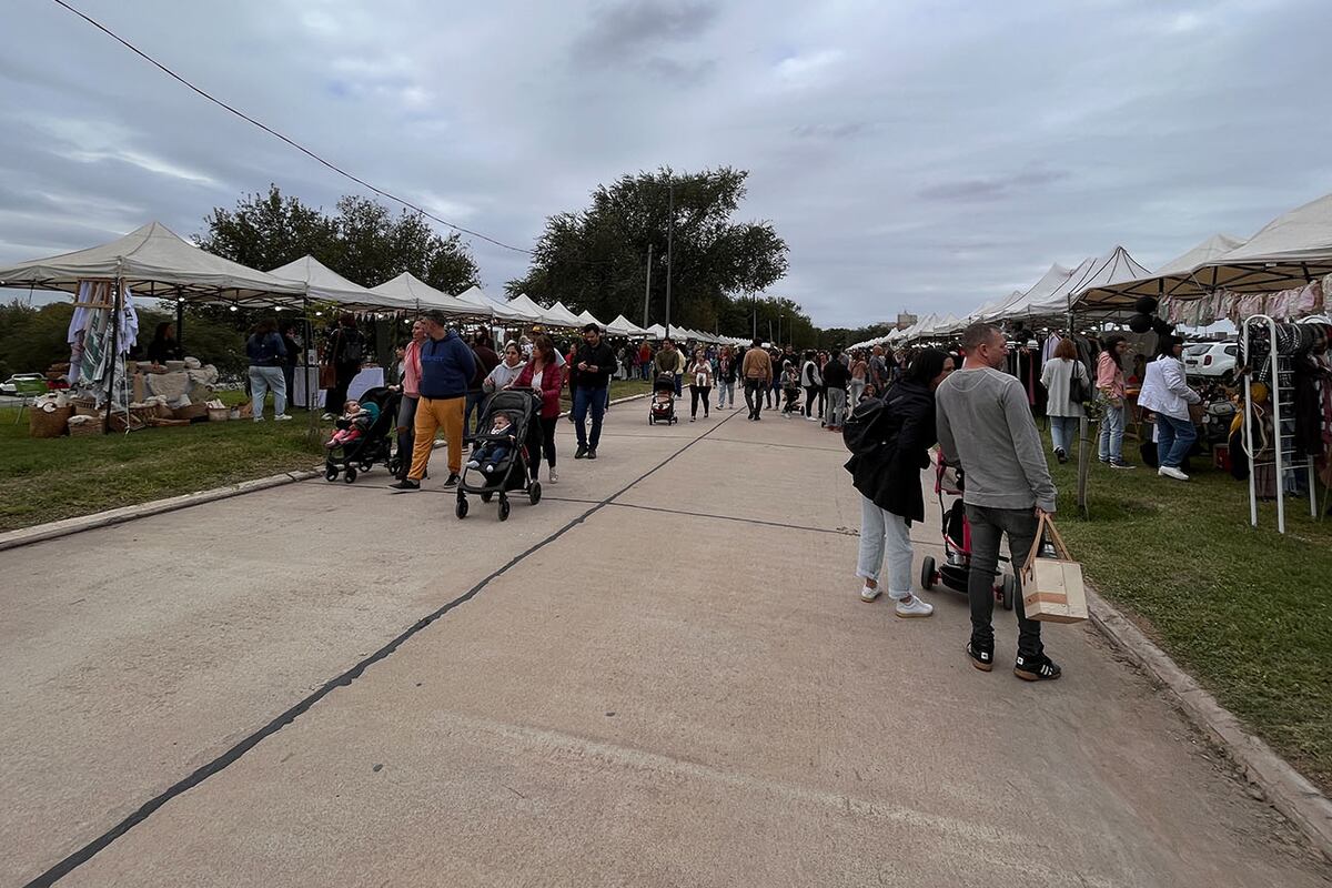 La feria contará con más de 100 puestos de emprendimientos locales.