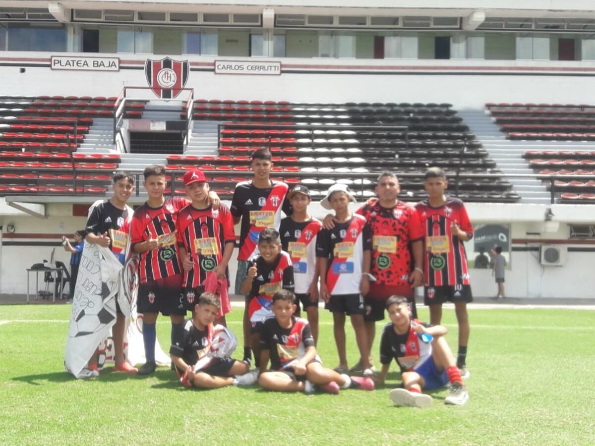 La Escuelita de fútbol Club Atlético Rivera cumple cuatro años y busca seguir creciendo. (Gentileza Escuelita Rivera).