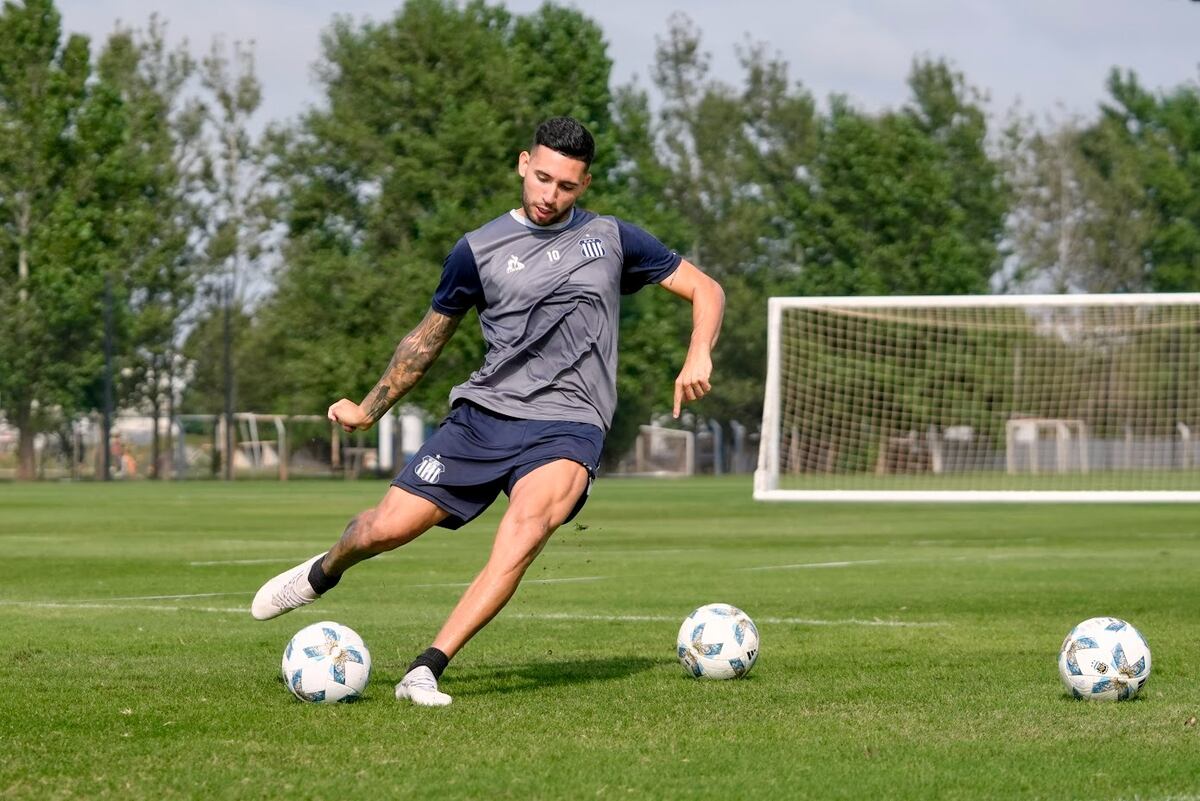 Nahuel Bustos, delantero de Talleres, en uno de los entrenamientos del equipo. (Prensa Talleres)