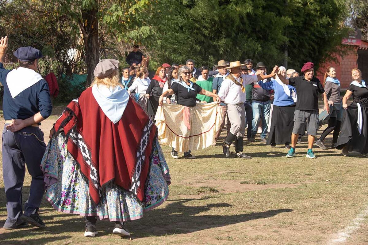 Los Reartes se prepara para el festejo del 25 de mayo con el mayor pericón nacional. (La Voz)