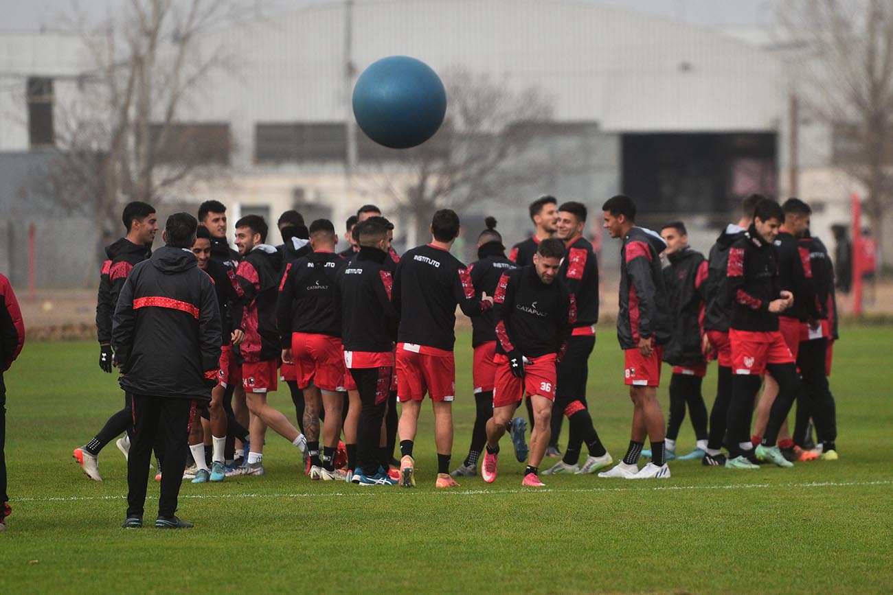 Entrenamiento de Instituto en el predio de la Agustina. (Pedro Castillo / La Voz)