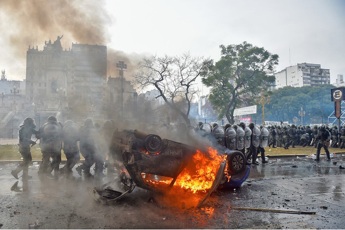 La Justicia no tiene registros sobre el incendio del auto de Cadena 3. (AP)