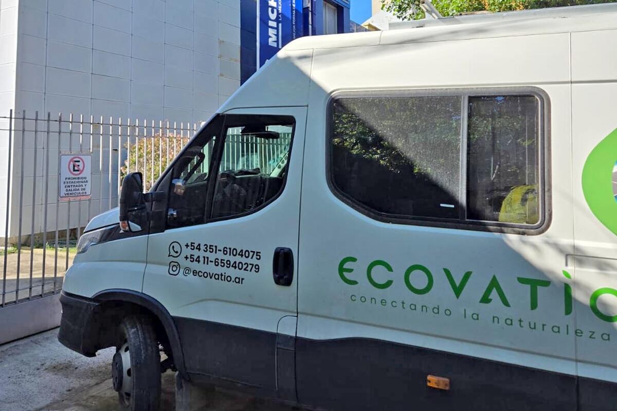 Ecovatio instaló sistemas de 20 paneles Longi de 610 W y un inversor Huawei de 10 kW en cada establecimiento.
