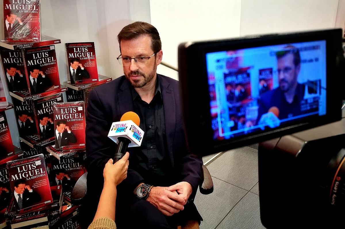 El biógrafo de Luismi, en plan promocional.