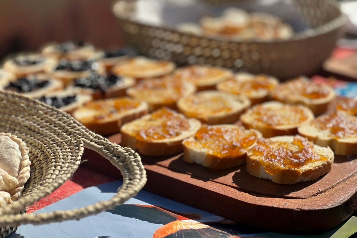 La actividad incluyó la degustación gastronomía regional en los stands de los distintos puntos turísticos participantes.