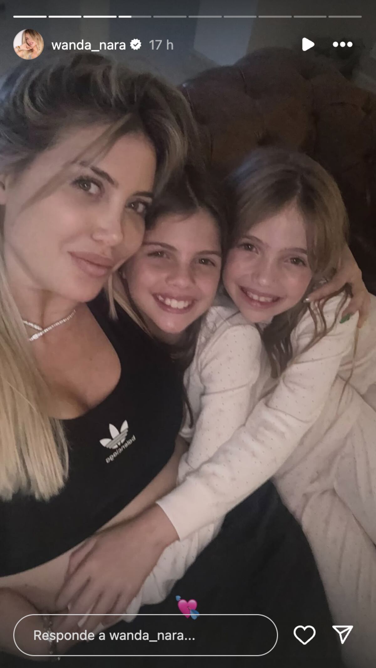 Wanda Nara junto a sus hijas tras volver de Brasil. (Foto: Instagram)