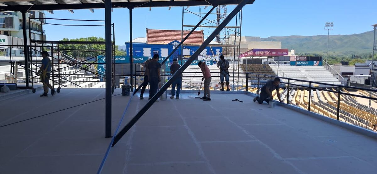 La construcción de la Terraza Gastronómica preferencial avanza. (La Voz)