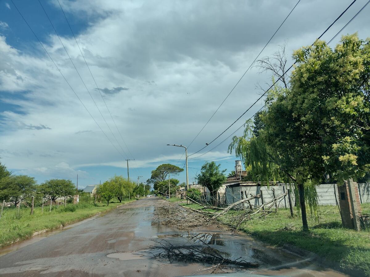 Embalse se vio afectada por un temporal este martes por la siesta. (Bomberos Embalse)