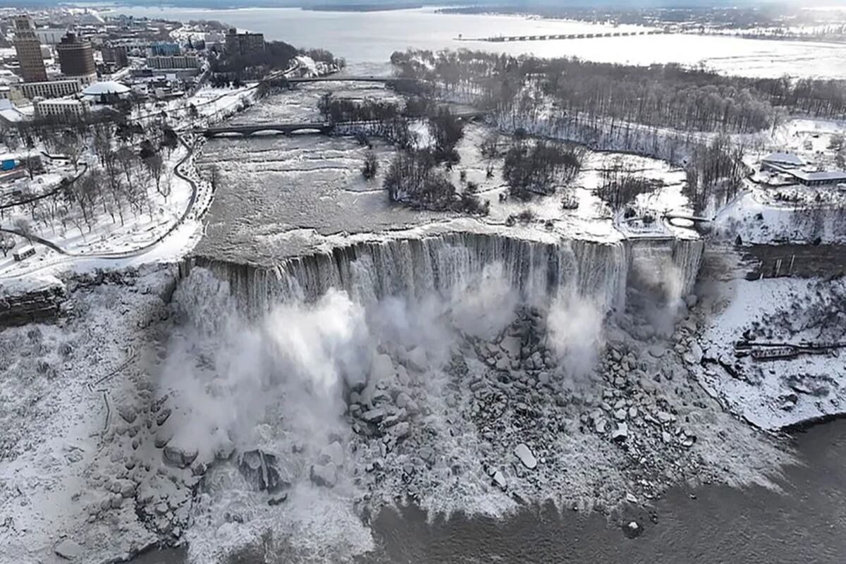 Las Cataratas del Niágara congeladas
