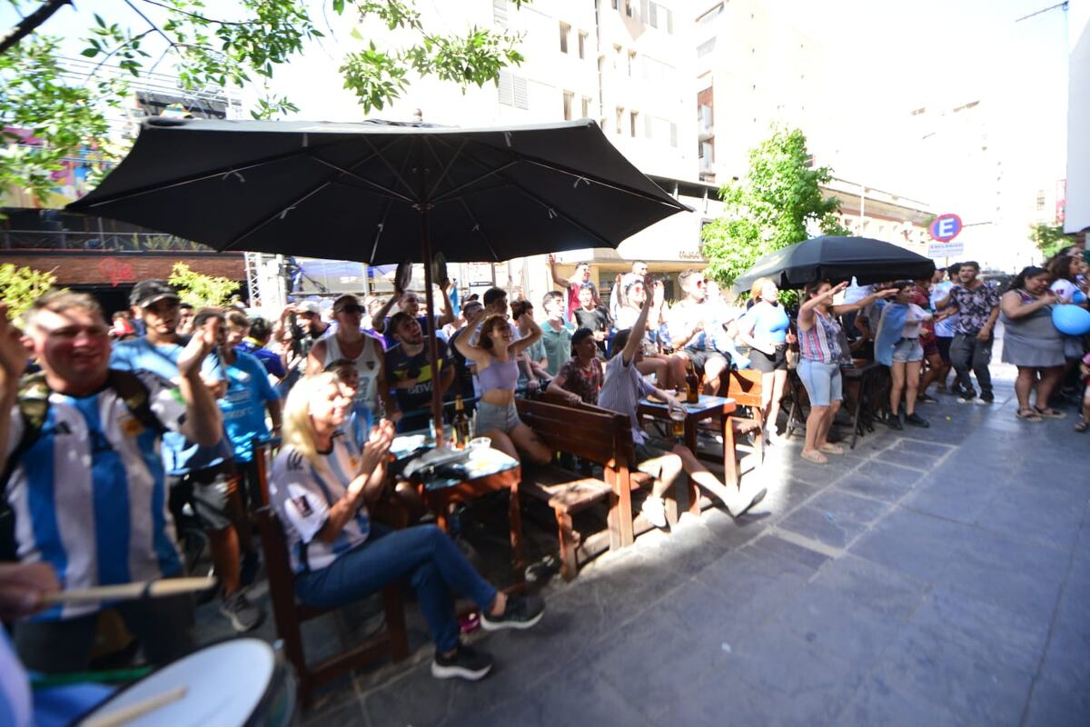 Nueva Córdoba. Así se gritaron los goles de Argentina contra Croacia. (Foto / Javier Ferreyra)